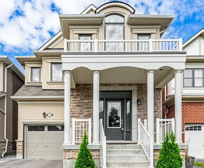 32 Westfield Dr E — Photo 1
