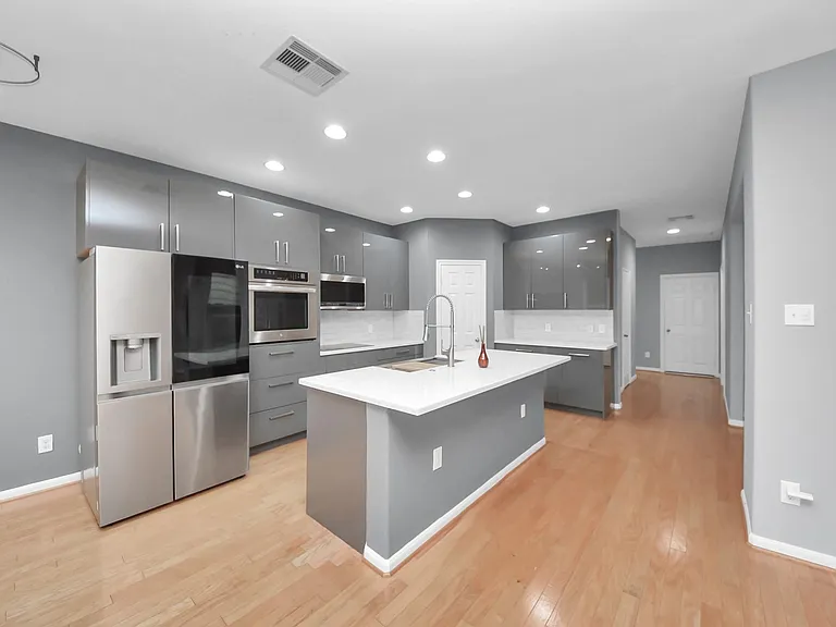 10062 Hillside Bayou Dr — Photo 23