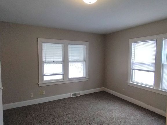 4th image of 832 W 8th St APT 4