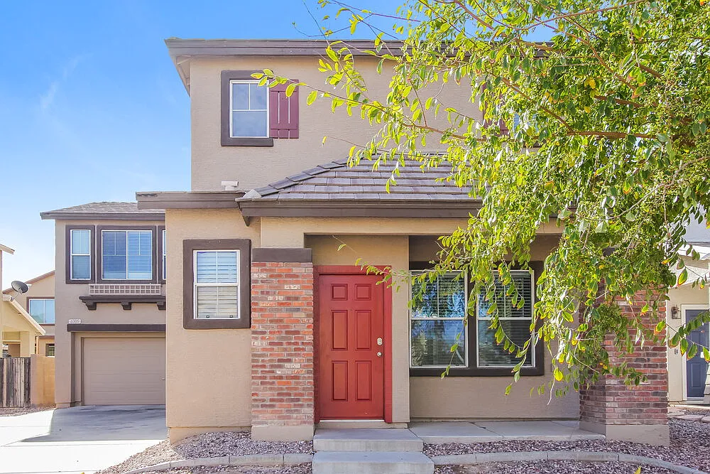 3 bed, 2.5 bath, 2092 sqft, $2,115 — Photo 1
