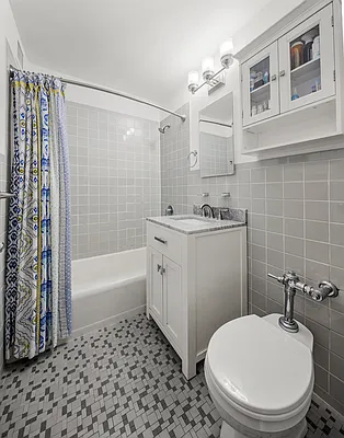 Sold by Compass | media 7