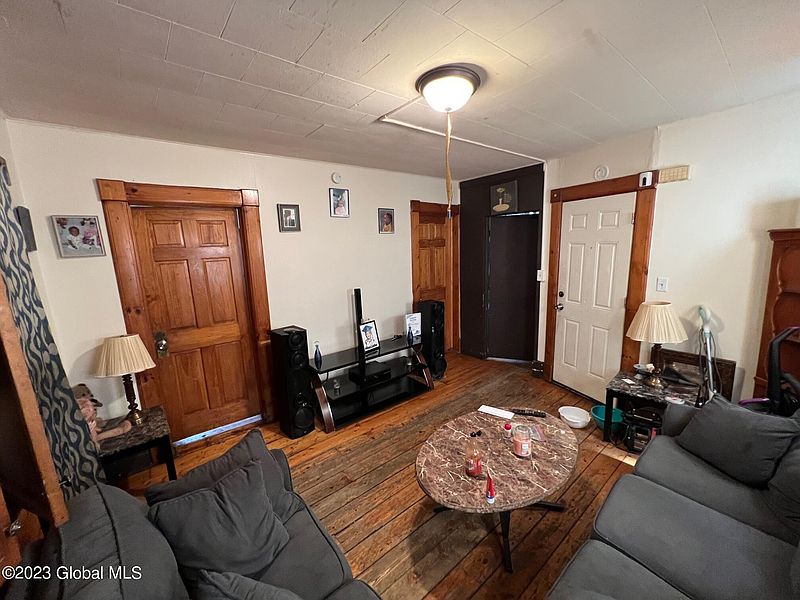3rd image of 604 3rd Street
