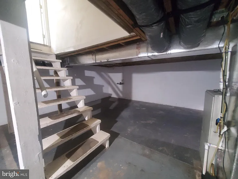 73 Upland Ave — Photo 33