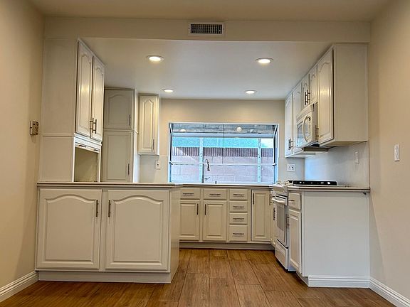Cheerful Kitchen
