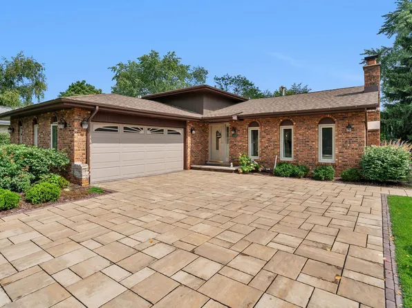 8349 Field Crest Ave, Willow Springs, IL 60480