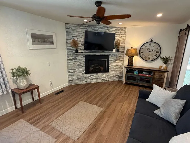 2234 Barton Ave — Photo 3