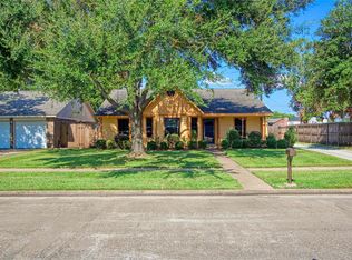 701 Valley Brook Dr, La Porte, TX 77571