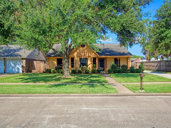 701 Valley Brook Drive, La Porte, TX 77571