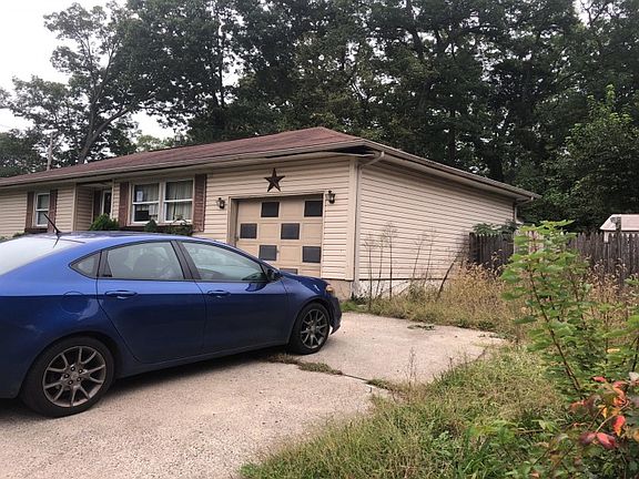 4th image of 1002 Evergreen Blvd