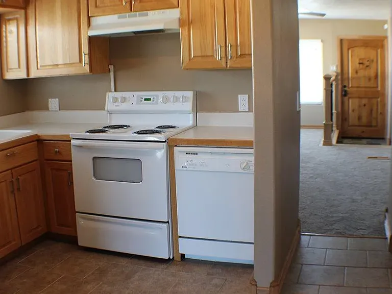820 Walnut St — Photo 3