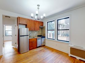 245 W 51st St