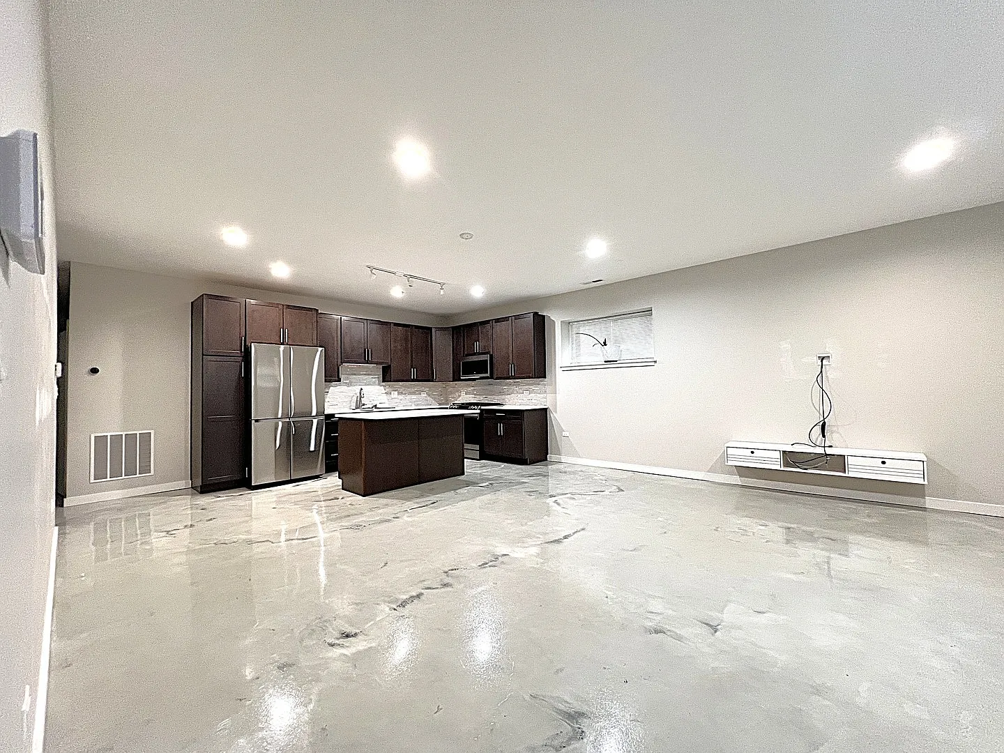 2 bed, 1250 sqft, $2,200 — Photo 4