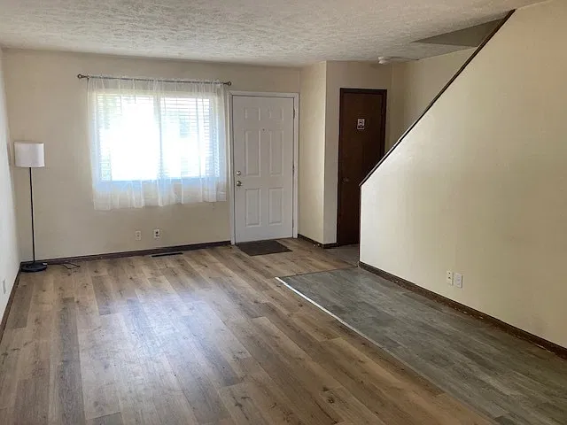 2809-2905 W Koenig St - 2811 — Photo 4