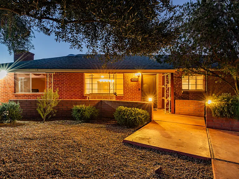 2827 E La Cienega Pl — Photo 43
