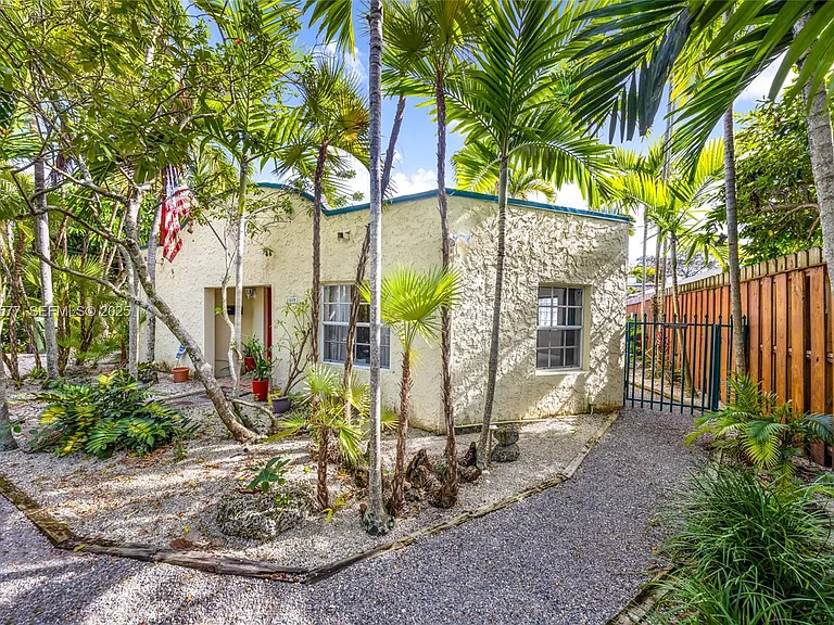 1840 Tigertail Ave — Photo 30