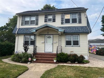 32 Vine Street, Lynbrook, NY, 11563