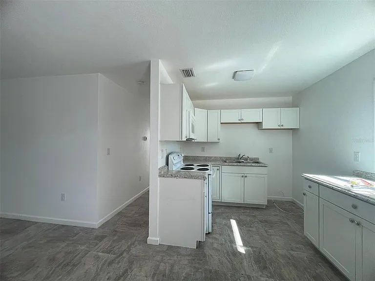 525 E Helen Ave — Photo 14