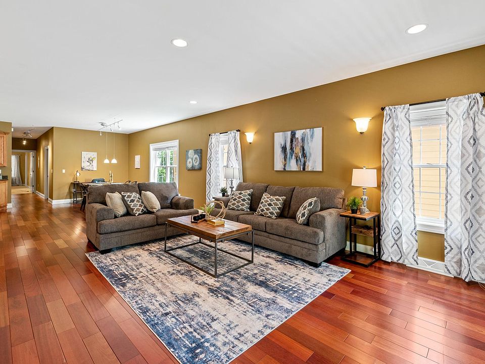 1st image of 224 E Lloyd St #1