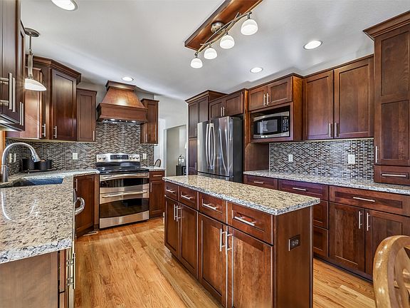 5th image of 1221 E 17th St