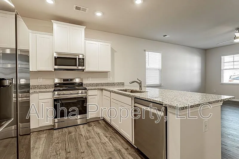 3 bed, 3.0 bath, 1687 sqft, $1,850 — Photo 2