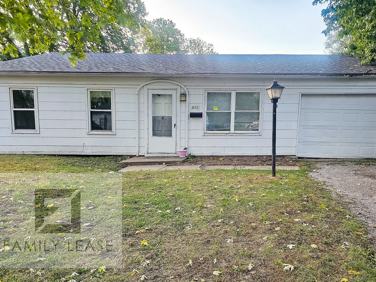 3 bed, 957 sqft, $1,325 — Photo 1