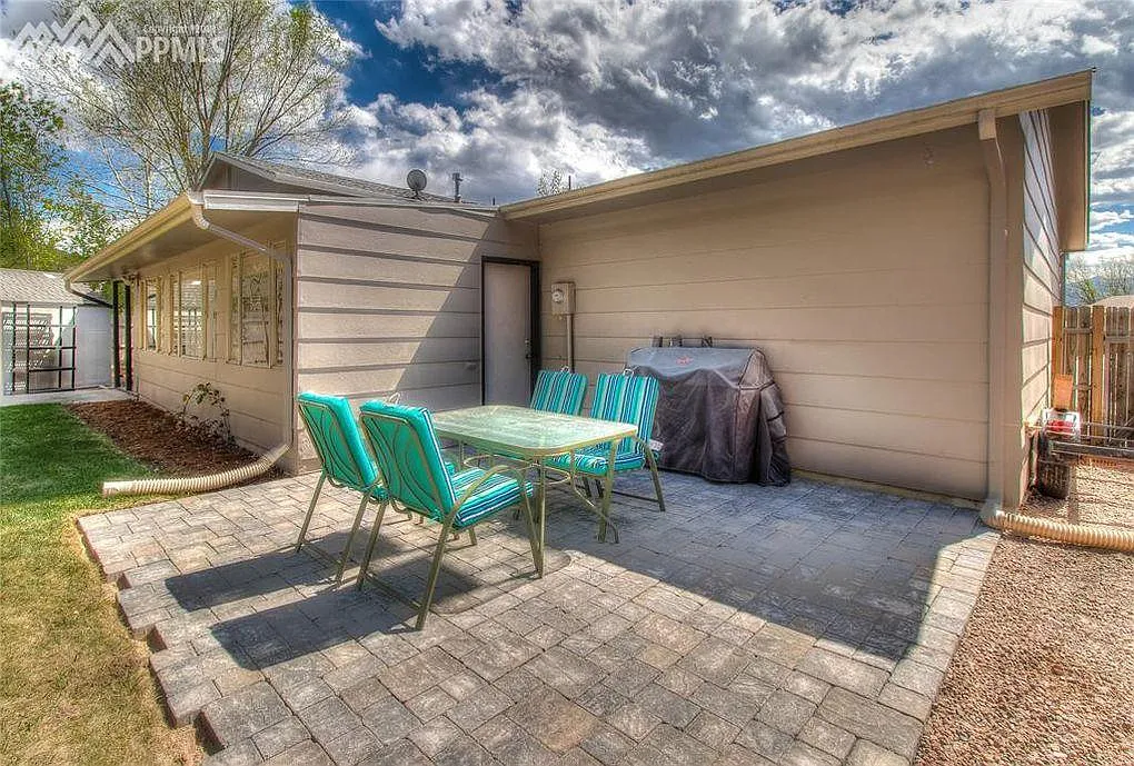4 bed, 1994 sqft, $2,500 — Photo 2