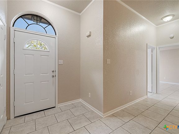 4th image of 412 Silver Creek Dr