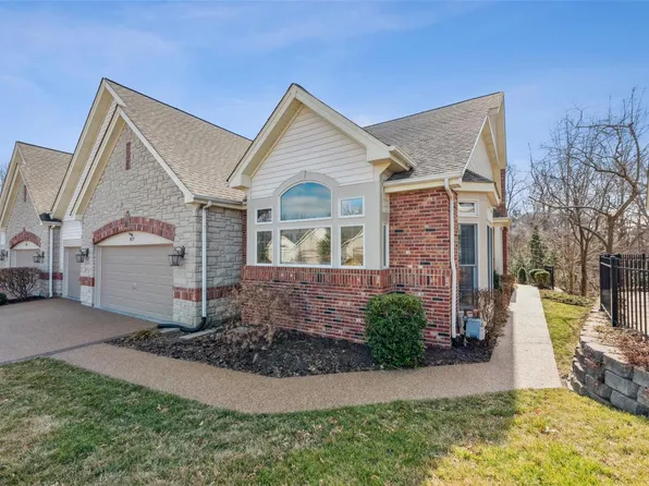 817 Stonebluff Ct, Chesterfield, MO 63005