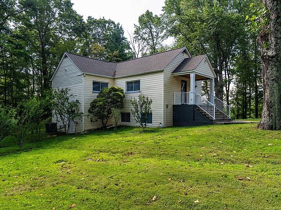 3rd image of 1376B Wyatt Mountain Rd