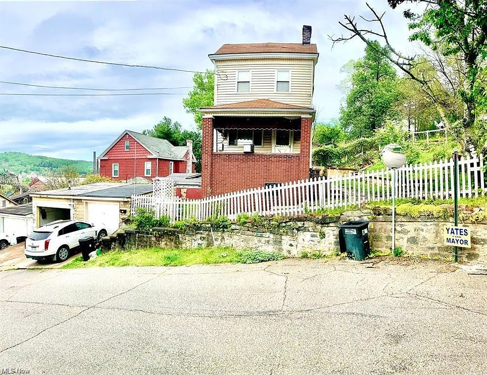 68 13th St photo 1