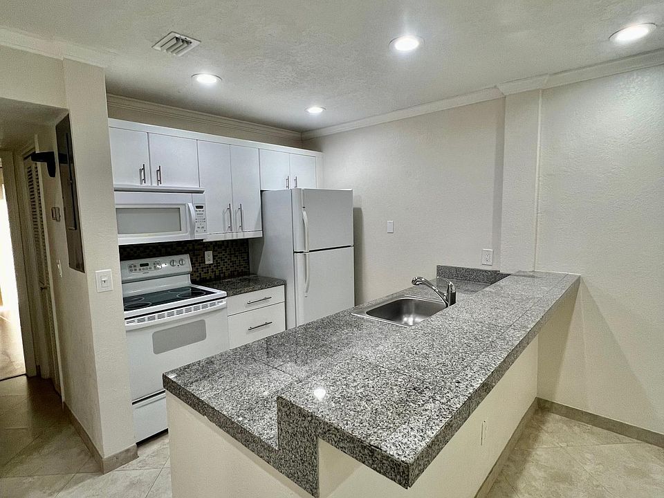 1st image of 3109 W Horatio St Unit 17