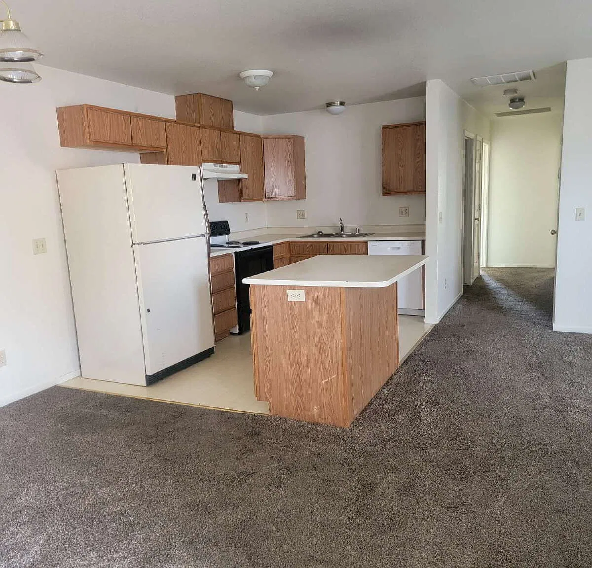 2 bed, 2.0 bath, 968 sqft, $1,600 — Photo 2