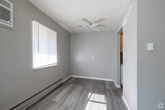 Hubbard Oaks Apartments — Photo 14