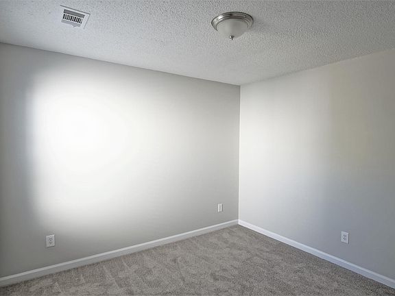 4th image of 405 Chippenham Ct