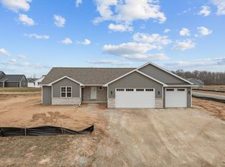 W5808 Roundstone Pl, Menasha, WI 54952