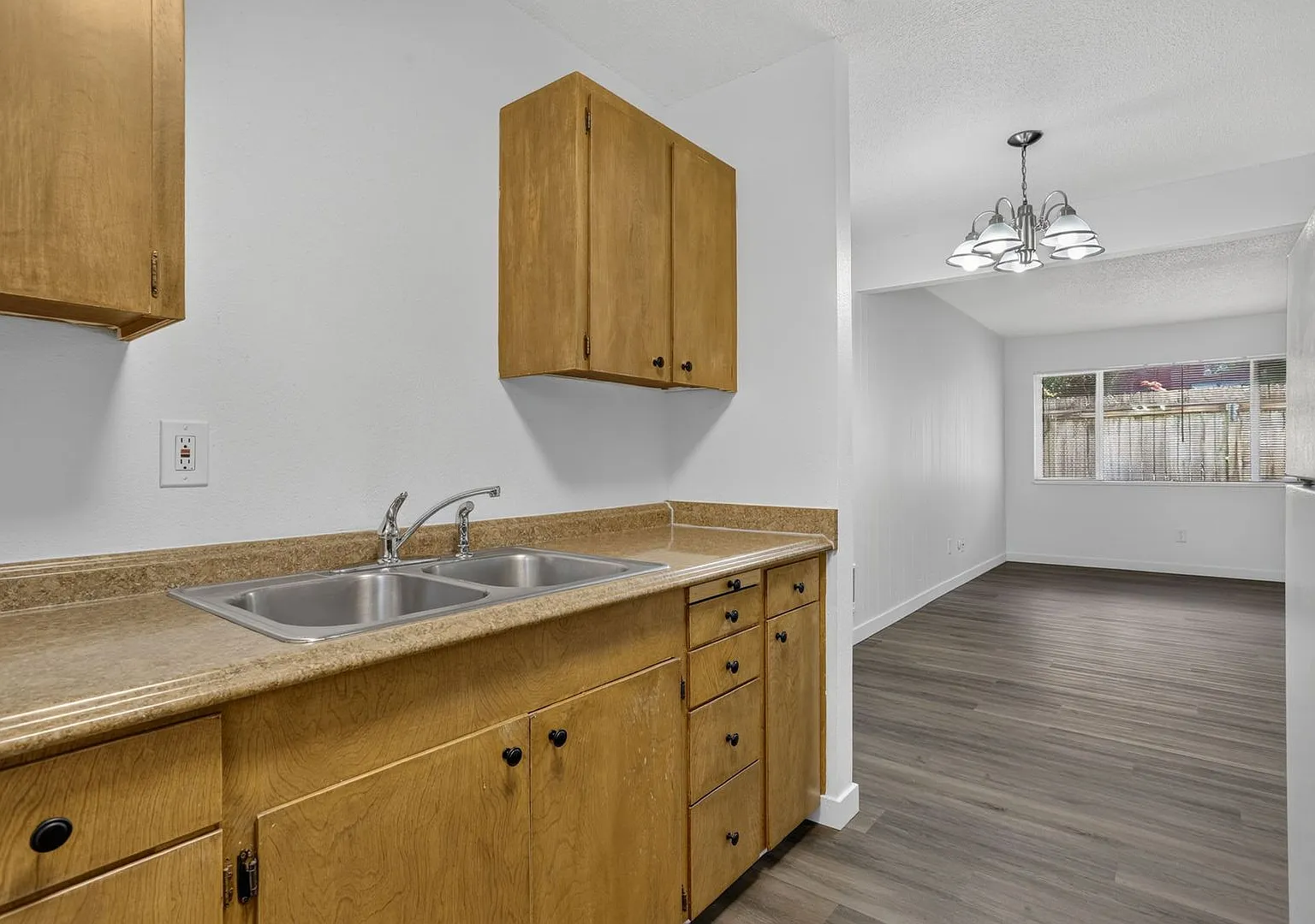 2521 NW Savier — Photo 4