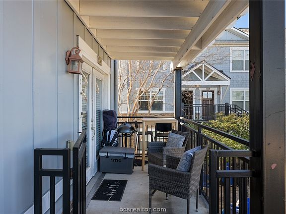 4th image of 1725 Harvey Mitchell Pkwy S APT 230