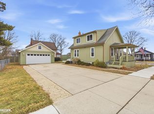 353 George St, Trenton, MI 48183