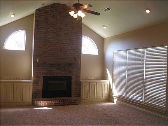 Living room w/gas FP
