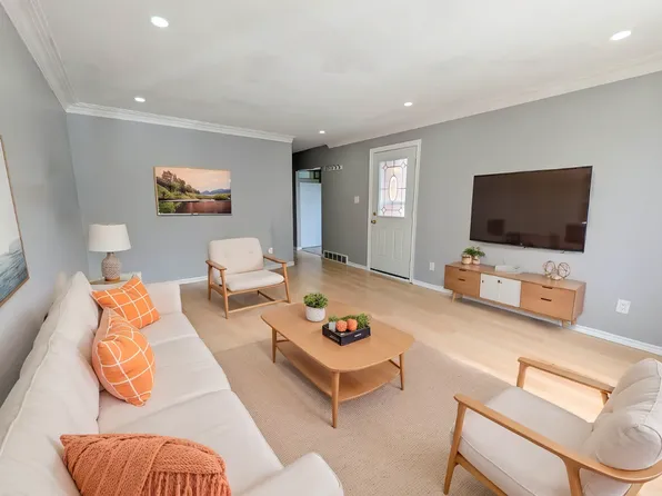 5 Alexandra Blvd, Saint Catharines, ON L2P 1J6
