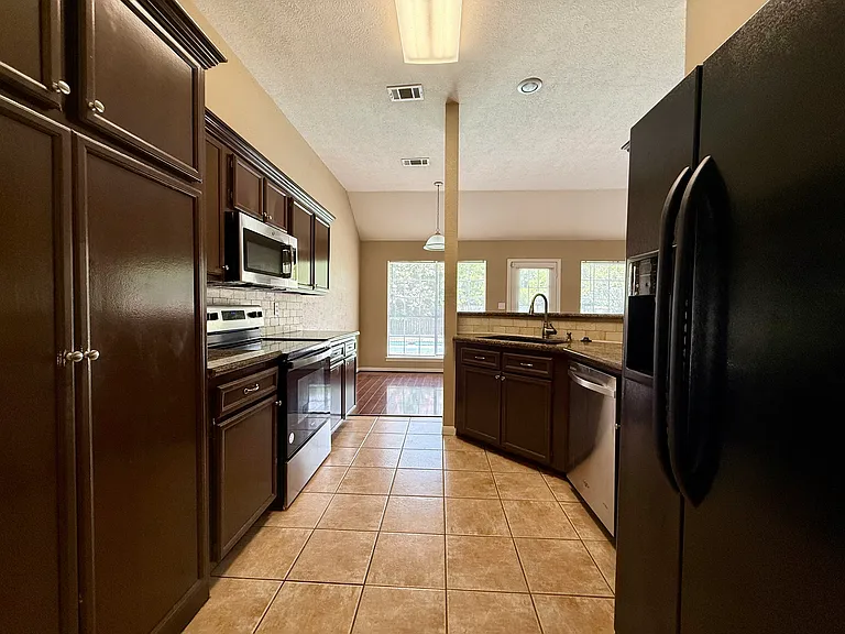 2160 Wildflower Dr — Photo 9