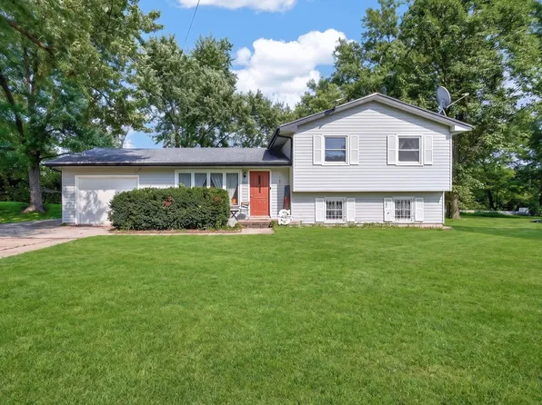 8219 Lista Ln, Des Moines, IA 50320