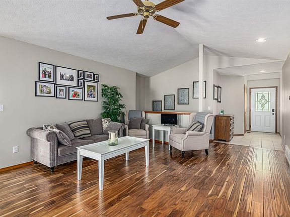 4th image of 2312 S Katy Ct