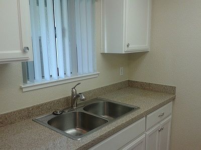 3rd image of 300 Richfield Dr APT 2