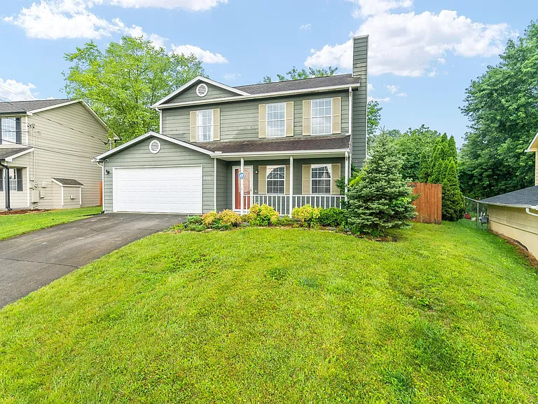 2376 Wadsworth Dr — Photo 2