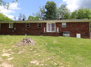 604 Lake Cir, Lafayette, TN 37083