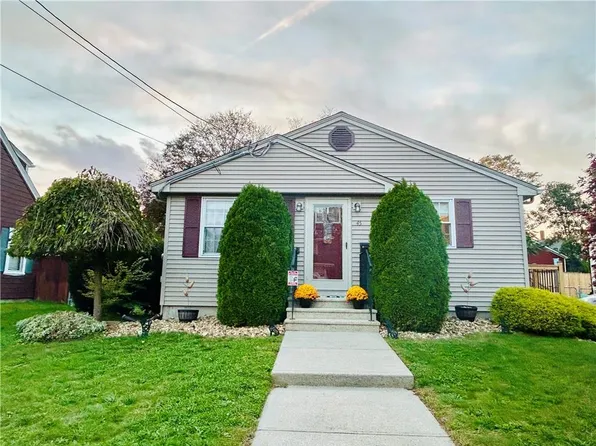 45 Providence Ave E, Riverside, RI 02915
