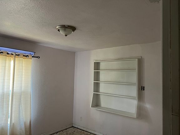 5th image of 911 Meadow Mead Dr