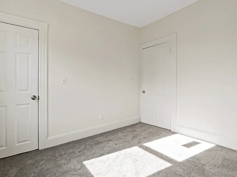 75 Washington St #2 — Photo 12