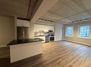 953 W Carmen Ave #202, Chicago, IL 60640
